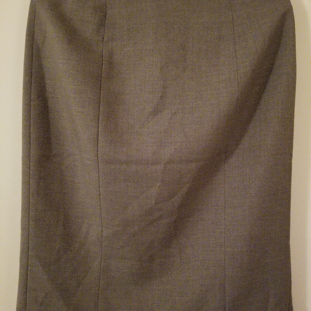 Pencil skirt below knee